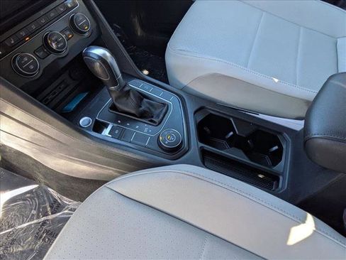 Used 2019 Volkswagen Tiguan SE image 17