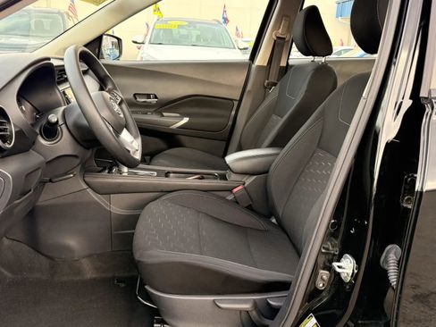 Used 2024 Nissan Kicks SV image 11