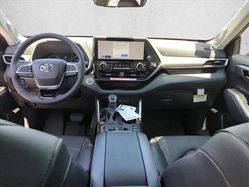 New 2026 Toyota Highlander Limited AWD/4WD image 14