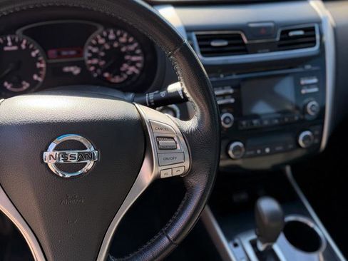 Used 2014 Nissan Altima 2.5 SV w/ Convenience Package image 5