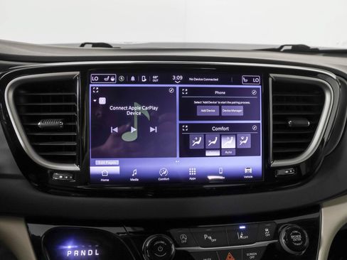 Used 2024 Chrysler Pacifica Touring-L FWD image 29