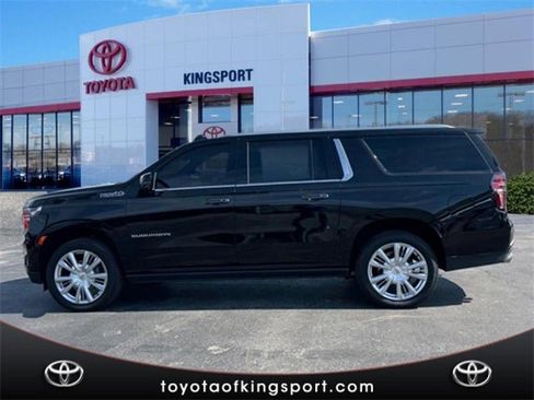 Used 2024 Chevrolet Suburban High Country image 2