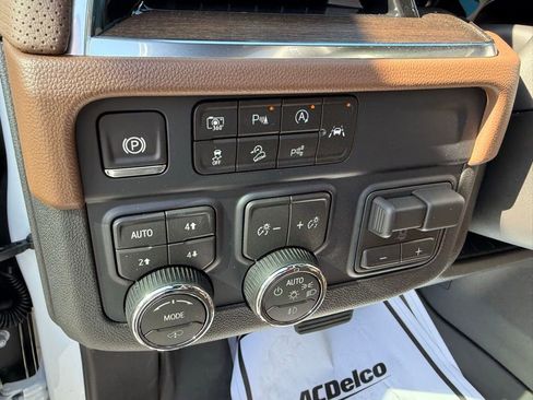 New 2026 Chevrolet Suburban High Country AWD/4WD image 27