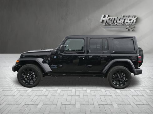 Used 2025 Jeep Wrangler Unlimited Sahara w/ Safety Group AWD/4WD image 7