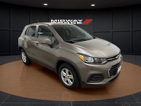 Used 2021 Chevrolet Trax LS w/ Tint and Cruise Package FWD image 1
