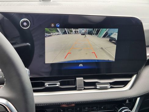 New 2026 Chevrolet Equinox LT w/ Convenience Package II FWD image 17