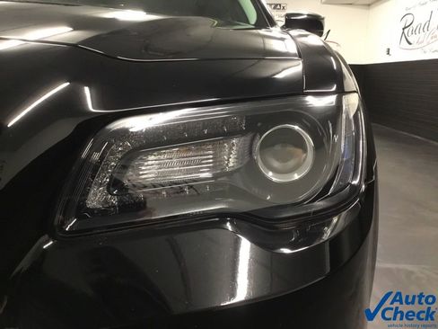 Used 2018 Chrysler 300 Touring w/ Sport Appearance Package image 16