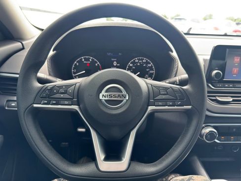 Used 2022 Nissan Altima 2.5 S FWD image 15