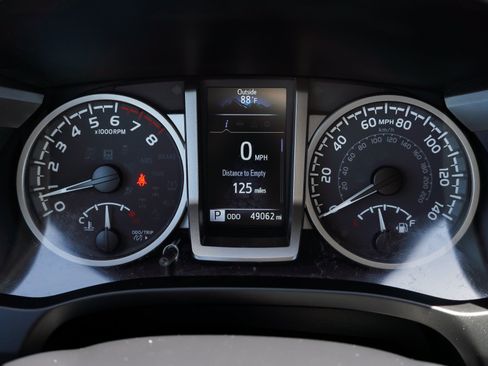 Used 2023 Toyota Tacoma SR5 AWD/4WD image 39