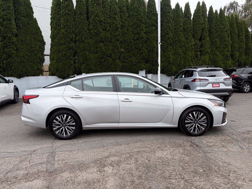Used 2025 Nissan Altima 2.5 SV FWD image 10