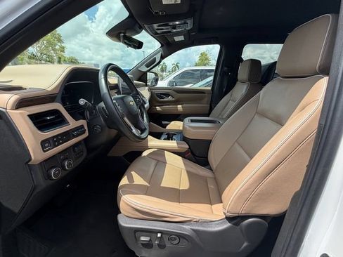 Used 2023 Chevrolet Suburban Premier w/ Premium Package RWD image 2