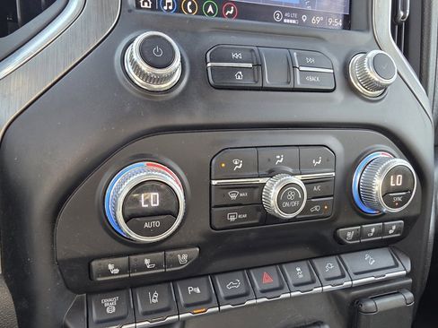 Used 2023 GMC Sierra 2500 Denali w/ Denali Ultimate Package image 19