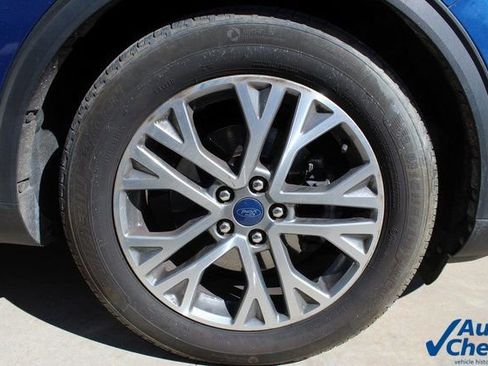 Used 2022 Ford Escape SEL image 19