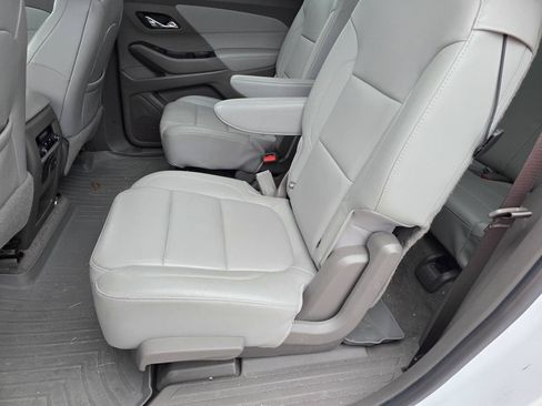 Used 2019 Chevrolet Traverse LT w/ LT Premium Package AWD/4WD image 12