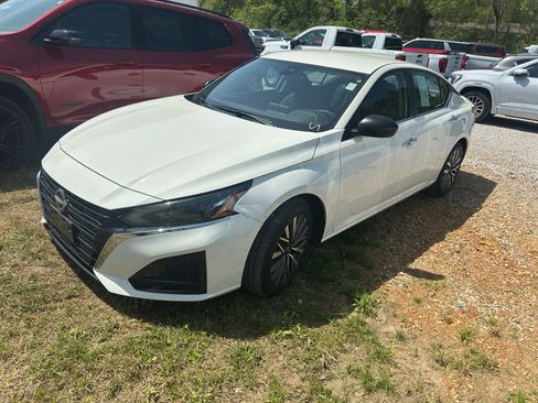 Used 2025 Nissan Altima 2.5 SV FWD image 1