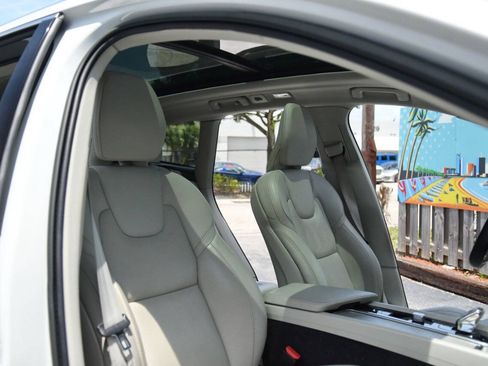 Used 2023 Volvo XC60 B6 Ultimate w/ Protection Package Premier AWD/4WD image 37
