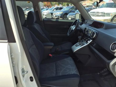 Used 2012 Scion xB FWD image 17