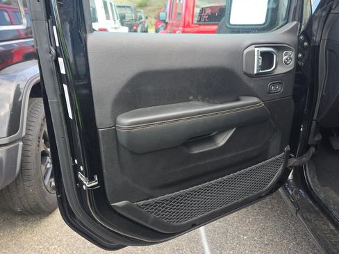 Used 2025 Jeep Wrangler Unlimited Sahara w/ Safety Group AWD/4WD image 8