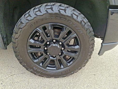 Certified 2022 GMC Sierra 2500 Denali w/ Denali Black Diamond Edition image 27