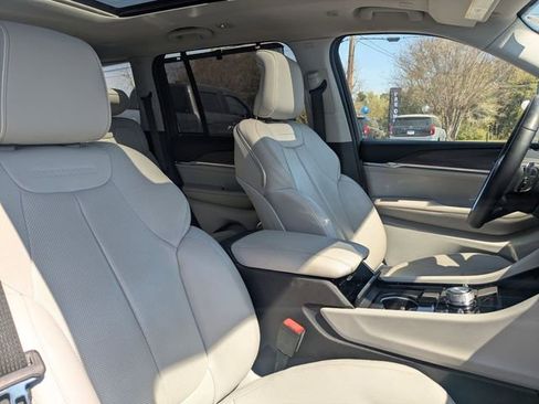 Used 2022 Jeep Grand Cherokee Overland w/ Luxury Tech Group IV image 36