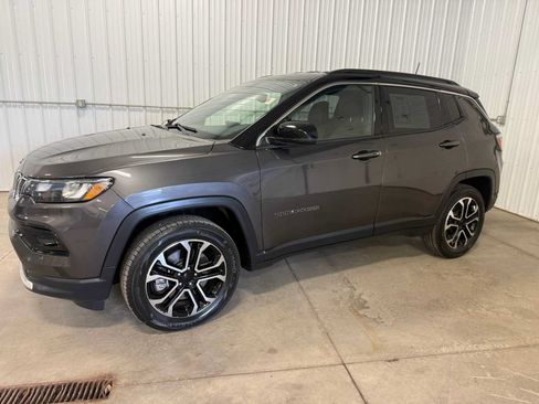 Used 2023 Jeep Compass Limited AWD/4WD image 2