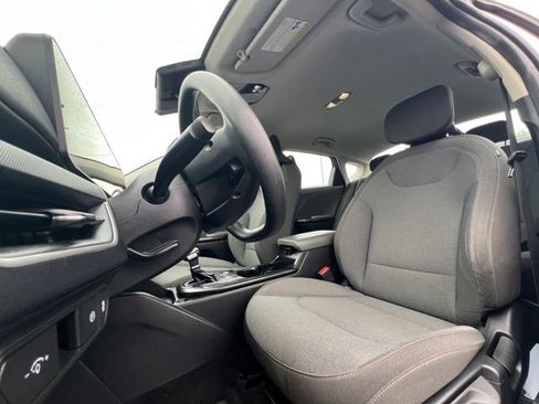 Used 2025 Kia K4 FWD image 16