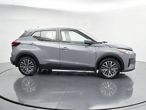 Used 2021 Nissan Kicks SV FWD image 9