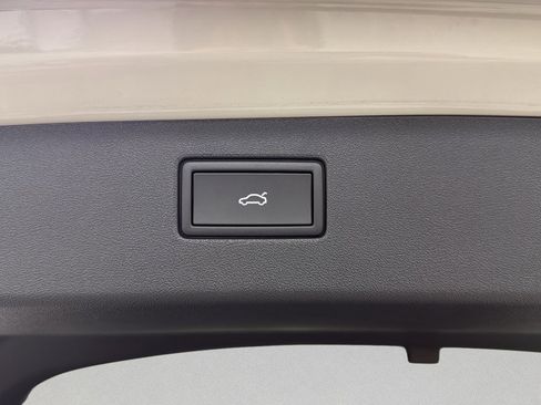 New 2026 Volkswagen Tiguan SE R-Line image 33