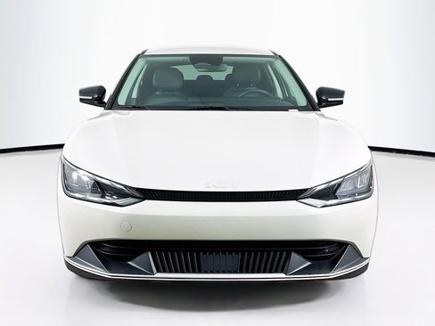 Used 2024 Kia EV6 Light image 2