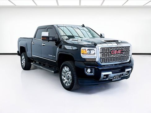 Used 2019 GMC Sierra 2500 Denali w/ Duramax Plus Package image 3