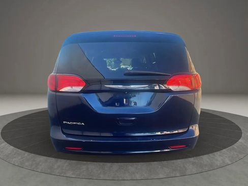 Used 2017 Chrysler Pacifica Touring image 6