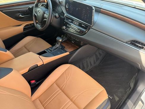 Used 2022 Lexus ES 300h Ultra Luxury w/ Accessory Package 2 FWD image 16