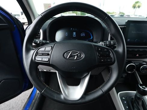 Used 2025 Hyundai Venue SEL FWD image 11