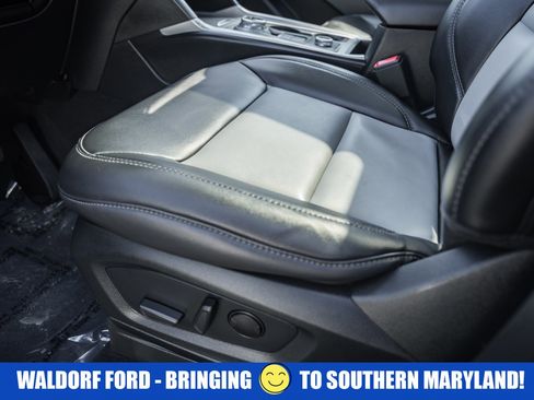 Used 2022 Ford Explorer XLT w/ Equipment Group 202A image 40