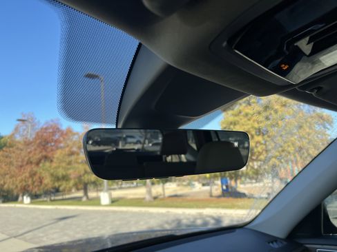 Used 2025 Volkswagen Atlas SE image 24