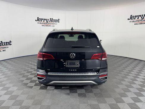 Used 2022 Volkswagen Taos SE w/ Panoramic Sunroof Package AWD/4WD image 8