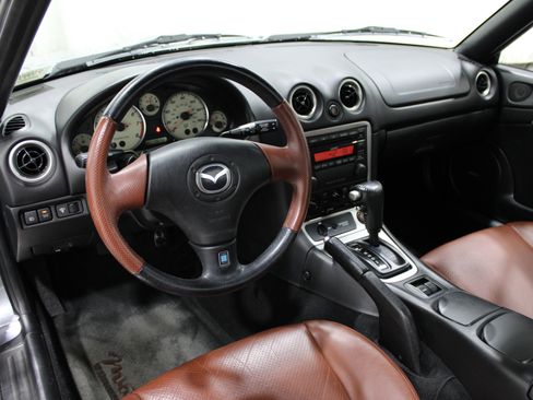 Used 2002 MAZDA MX-5 Miata SE image 2