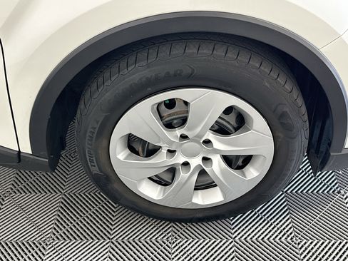 Used 2019 Toyota C-HR LE FWD image 11