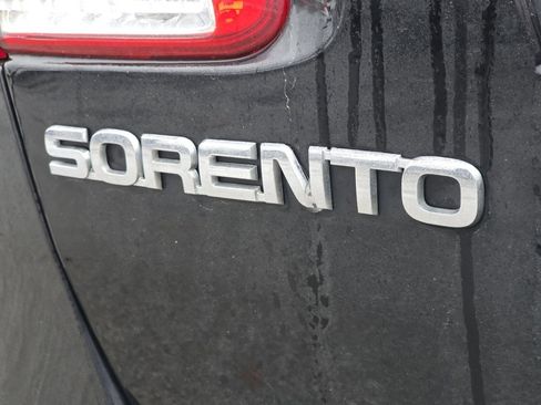Used 2013 Kia Sorento LX w/ Convenience Pkg image 9