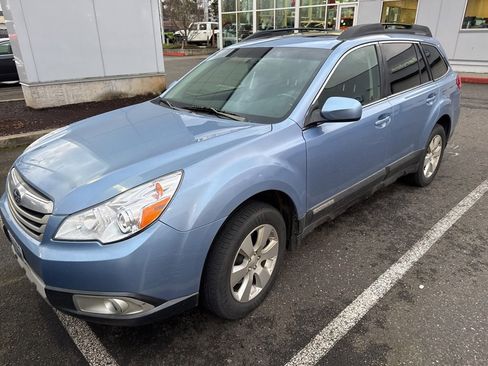 Used 2010 Subaru Outback 3.6R Limited w/ Popular Equipment Group 1B image 2