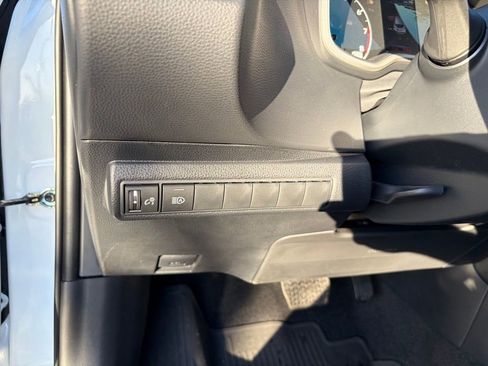 Used 2025 Toyota Corolla Hatchback FWD image 27