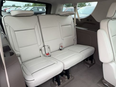 Certified 2023 GMC Yukon XL Denali w/ Denali Reserve Package AWD/4WD image 10