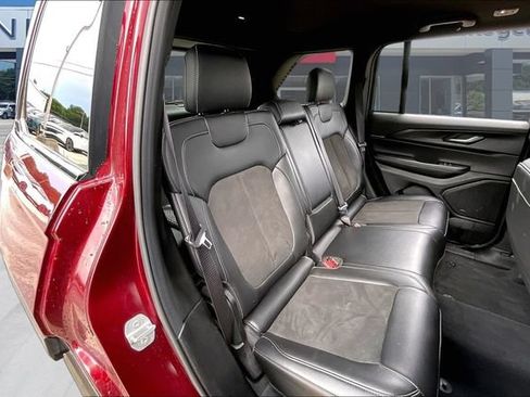 Used 2025 Jeep Grand Cherokee Altitude AWD/4WD image 25