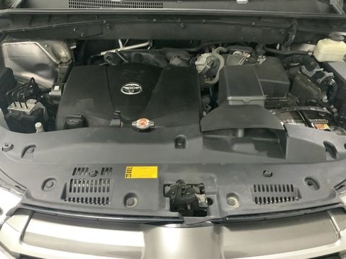Used 2018 Toyota Highlander Plus image 10