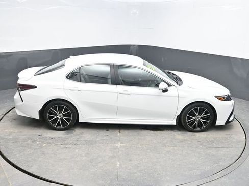 Used 2022 Toyota Camry SE image 25