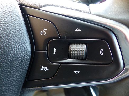 Used 2025 Chevrolet Trax LT w/ Driver Confidence Package image 40