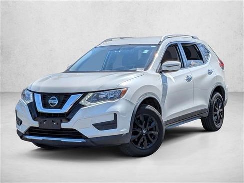Used 2018 Nissan Rogue SV image 1