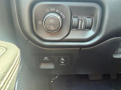 Used 2020 RAM 1500 Laramie AWD/4WD image 18