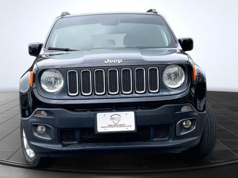 Used 2018 Jeep Renegade Latitude AWD/4WD image 3