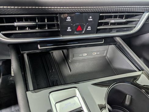 Used 2025 Volkswagen Atlas SE FWD image 22